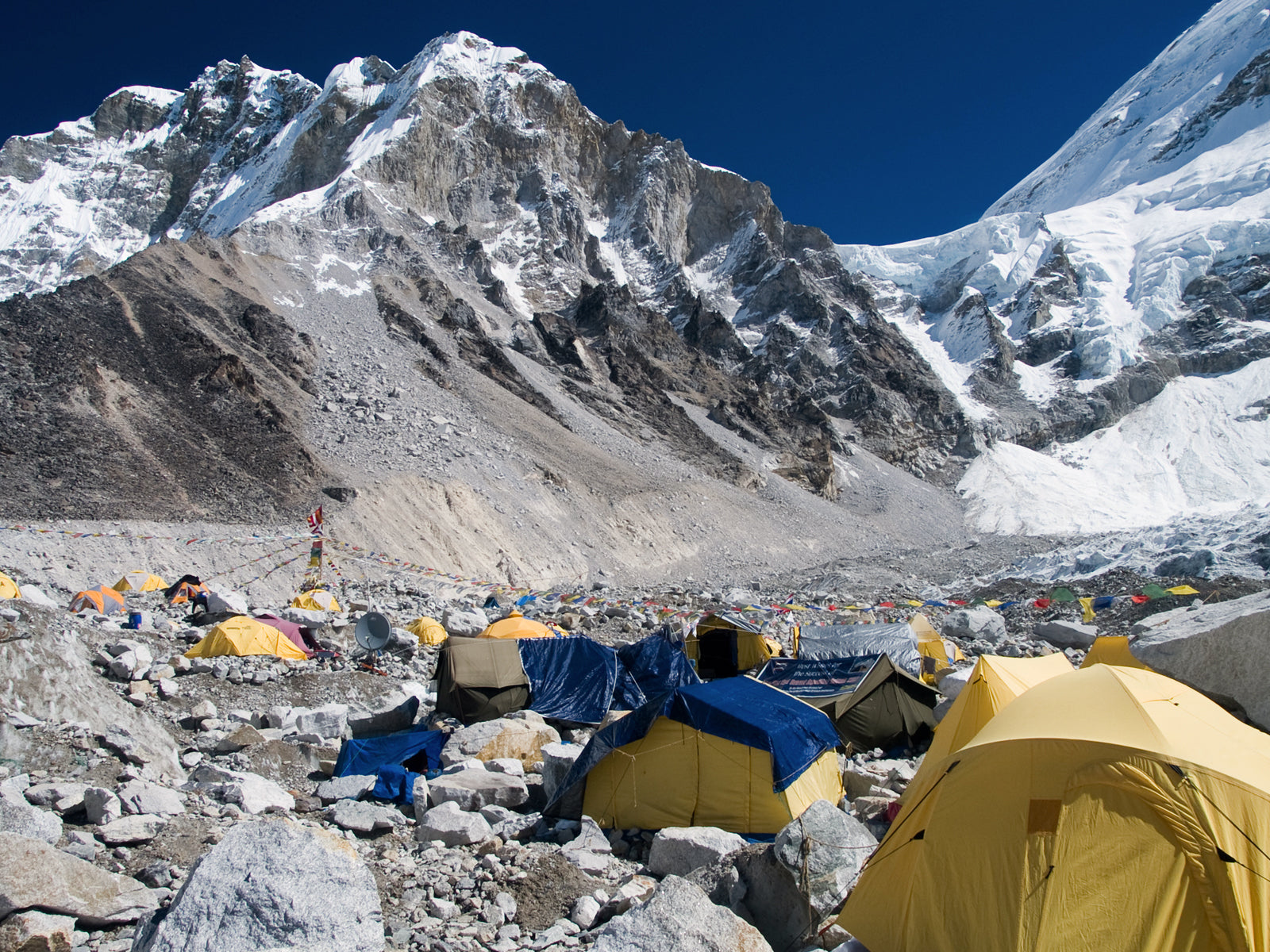 How Photographers Pack Smart for Everest Base Camp Without Sacrificing Performance
